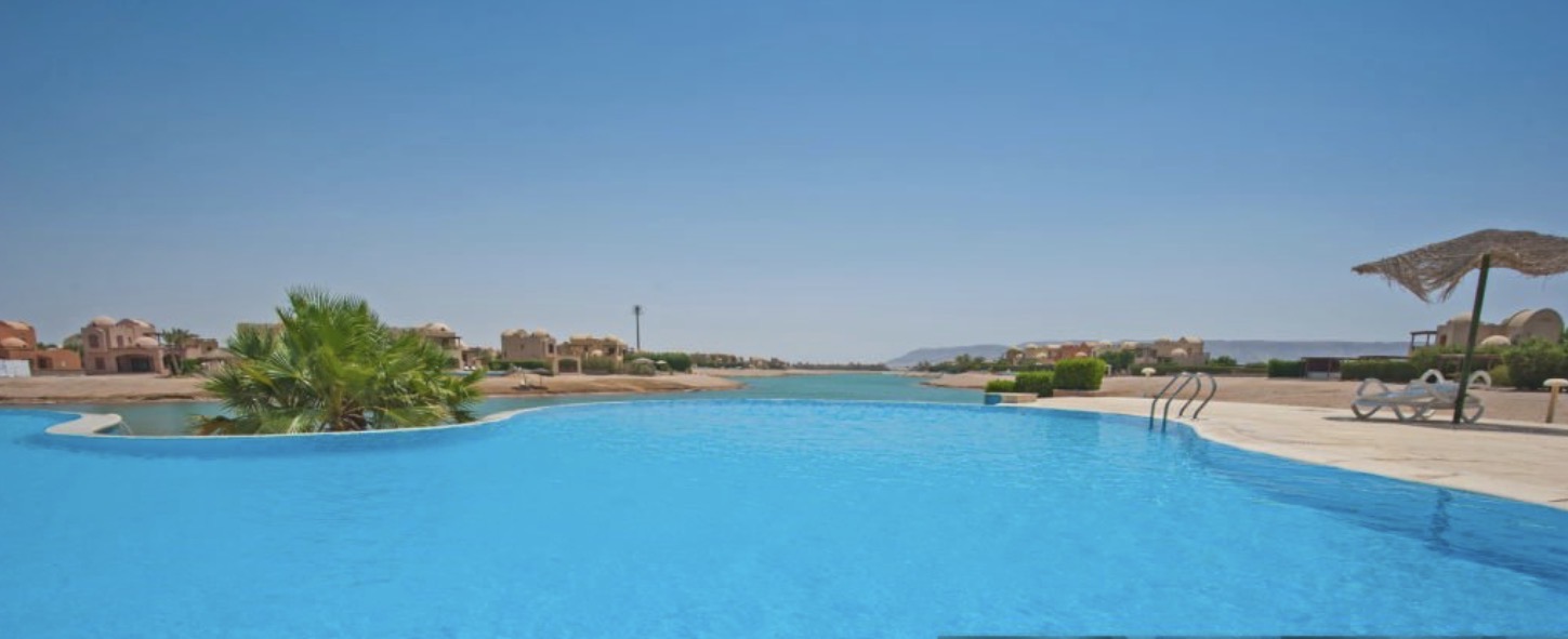 Luxury pool